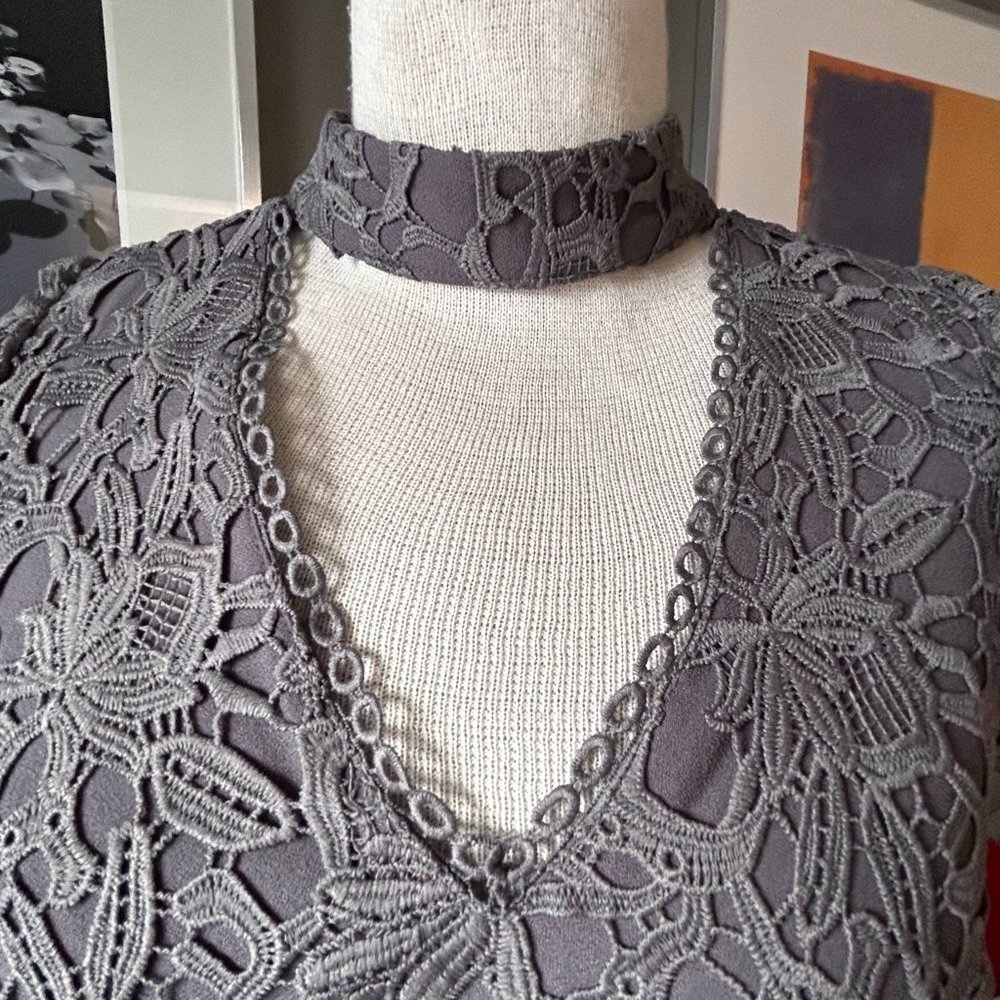 - J.O.A. Keyhole Lace Tiered Dress in Gray with Ruffled Sleeves SMALL - W562 - Picture 5 of 15